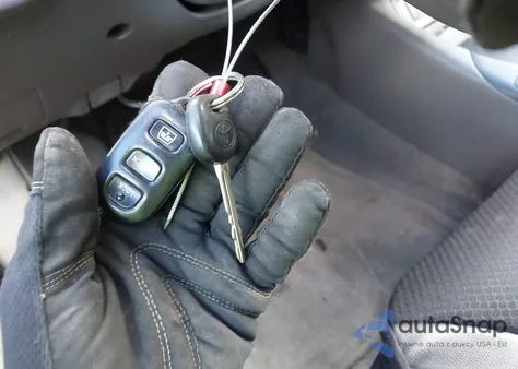 2005 Toyota Sequoia Sr5 V8 z USA, uszkodzony, nr VIN 5TDBT44A05S242379